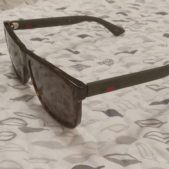 Mens Gucci Sunglasses. New Gray On The Sides, Brown Frames, Polerized SKU Numb - Picture 1 of 5